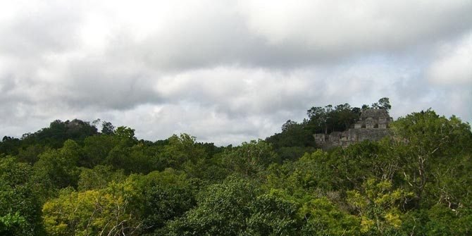 Tikal, la Plaza de los Siete Templos
