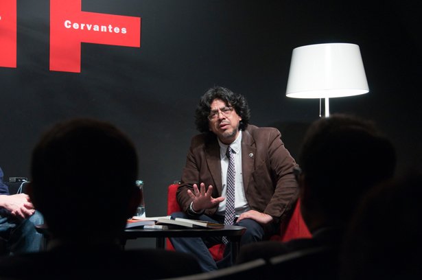 El escritor Fernando Iwasaki visita este miércoles el Instituto Cervantes para conversar con el público de los “Encuentros”