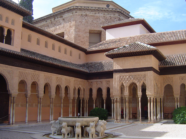 La Alhambra de Granada registra el mejor año turístico cultural de su historia en 2013