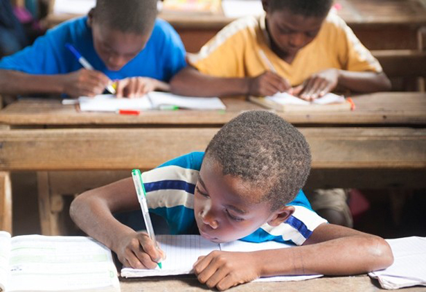 Los adolescentes tienen el doble de probabilidad de no ir a la escuela que los niños en edad escolar primaria, dicen UNESCO y UNICEF