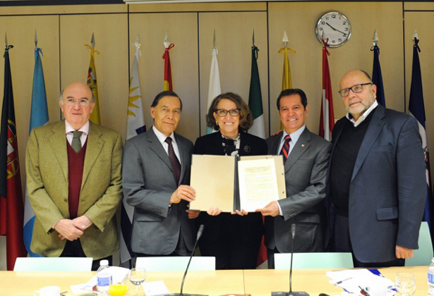 La institución de las Adoratrices recibe VI Premio de Derechos Humanos Rey de España