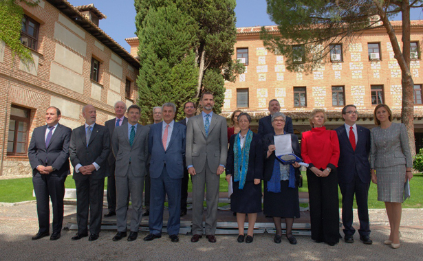 La institución de las Adoratrices recibe VI Premio de Derechos Humanos Rey de España