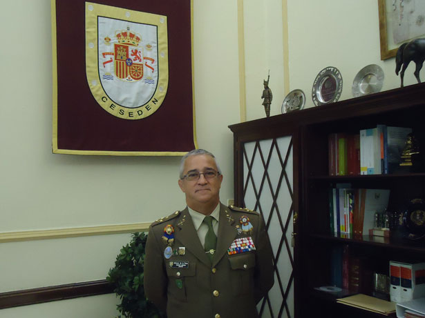 Entrevista a Alfonso de la Rosa, Teniente General Director del CESEDEN