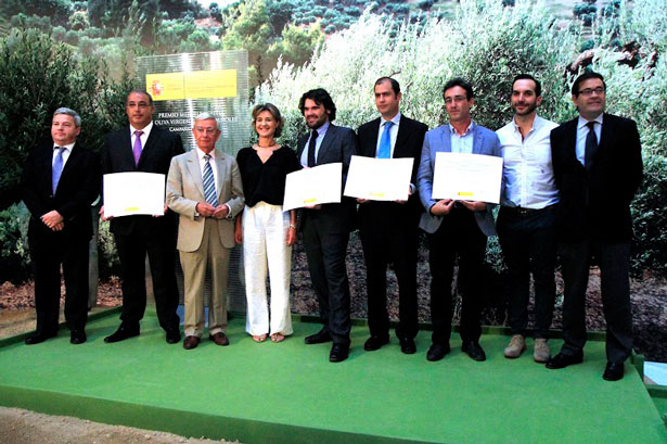 Isabel García Tejerina entrega el “Premio Alimentos de España al mejor Aceite de Oliva Virgen Extra de la campaña 2014 – 2015”