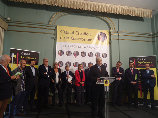 Isabel García Tejerina entrega los “Premios Alimentos de España 2014” a los ganadores de la XXVII edición