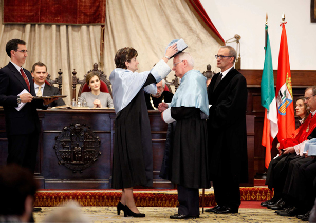 Los Reyes de España presidieron en Salamanca la investidura de Victor García de la Concha y José Narro como doctores honoris causa