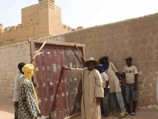 UNESCO. © UNESCO/Clarisse NjikamThe secret gate of the Sidi Yahia mosque after restauration, Timbuktu (Mali).