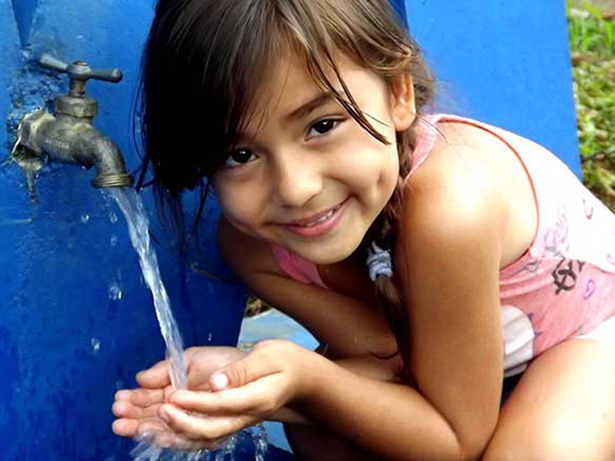 El saneamiento inadecuado y la falta de acceso a agua limpia afectan a millones de personas en todo el mundo