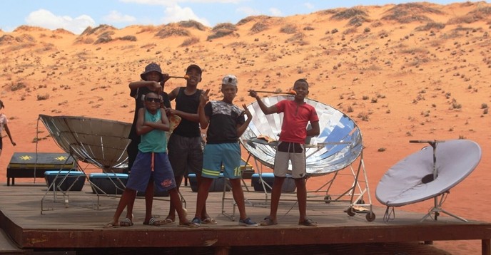 El cambio climático atañe a los jóvenes en pleno desierto de Namibia