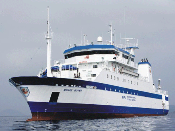 El buque oceanográfico Miguel Oliver continúa en la campaña “Pelacus 0318” para el estudio del ecosistema pelágico del norte peninsular