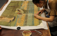 La BNE restaura carteles taurinos de principios del siglo XX siguiendo la tradición oriental