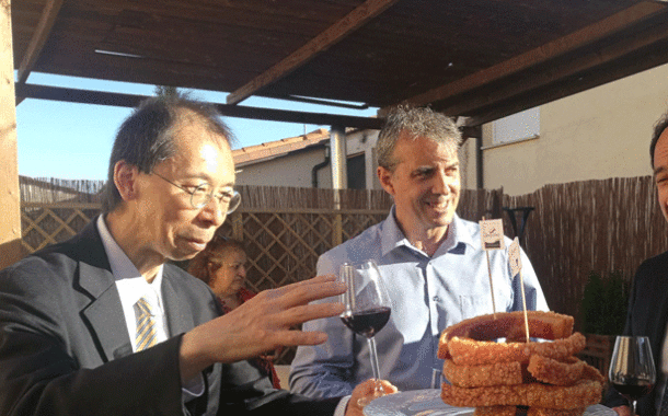 Toru Shimizu, ministro de la embajada del Japón en España inaugura en Gormaz el primer albergue del Camino de Santiago en la provincia de Soria