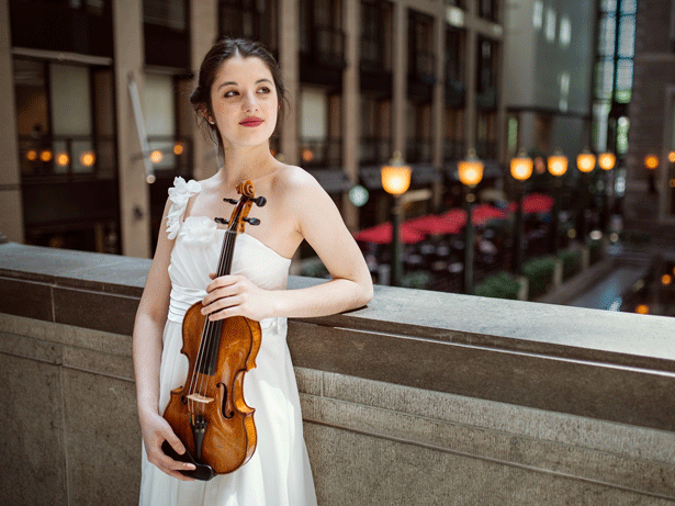 La joven violinista María Dueñas actuará en el Teatro Monumental de Madrid