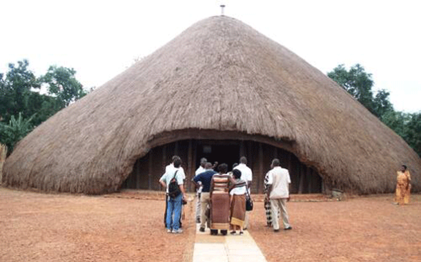 Introducción a la guía para la preservación del techado de paja tradicional de la comunidad de Buganda de Uganda