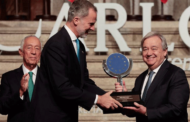 Guterres recibe el premio europeo Carlos V