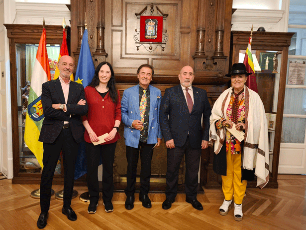 El XVIII Coloquio del Ciclo Periodismo y Relaciones Internacionales contó en el Centro Riojano de Madrid con tres expertos
