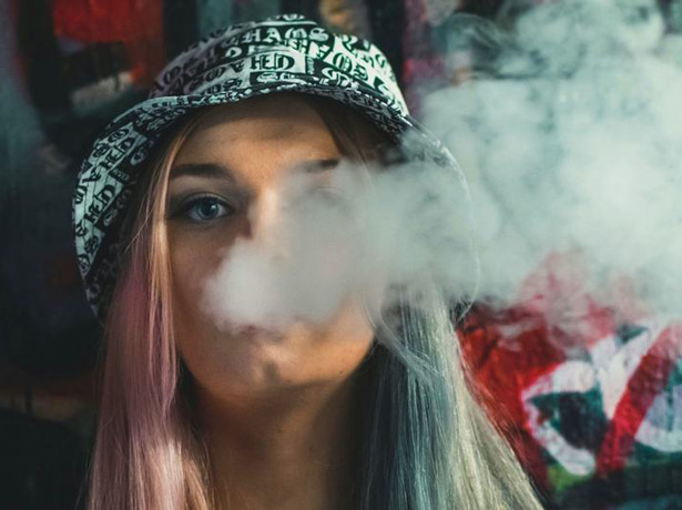 Los sabores en productos de tabaco atrapan a una nueva generación en la adicción