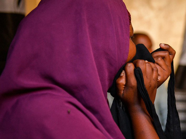 Sobrevivientes de violencia sexual hablan de su experiencia en una asociación de derechos de las mujeres en Mogadishu, Somalia. Foto: ONU/Fardowsa Hussein