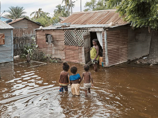 Las catástrofes relacionadas con el clima, como las inundaciones de Madagascar, pueden provocar diversos problemas de salud. Foto: © UNICEF/Tsiory Andriantsoarana