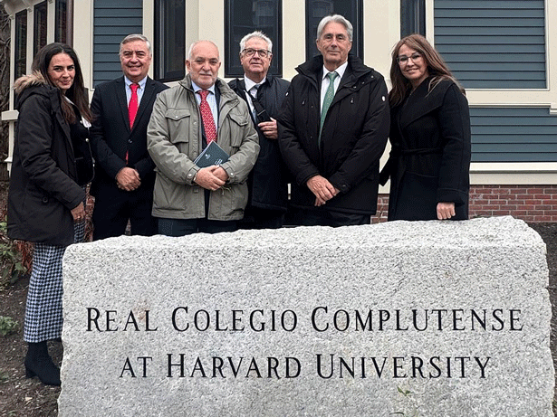 José Vicente Saz y su equipo en el Real Colegio Complutense de la Universidad de Harvard
