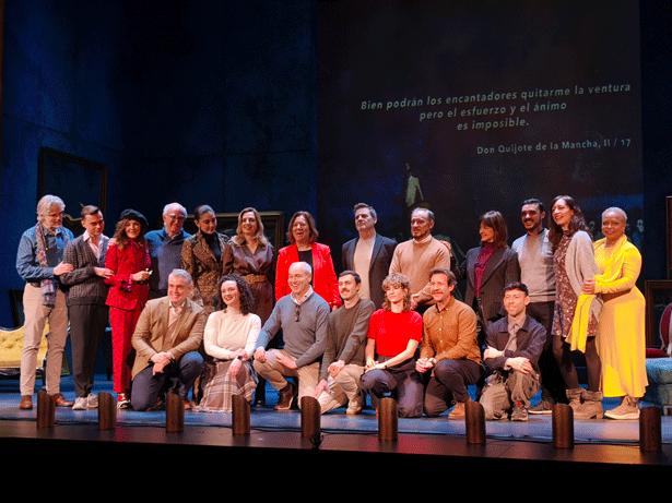 La directora del Teatro de la Zarzuela, Isamay Benavente, junto a los integrantes de "La edad de plata". Foto: © patrimonioactual.com