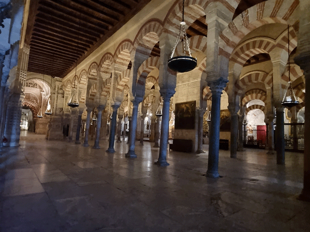 La Mezquita-Catedral de Córdoba: piedra, fe y controversia bajo un mismo techo