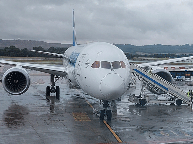 ¿Por qué tu avión da vueltas antes de aterrizar? El plan de la ONU para reducir las esperas en el aire