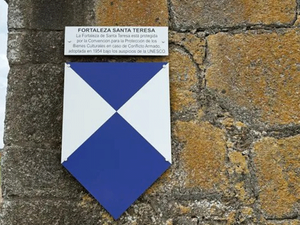 Uruguay coloca sus dos primeros emblemas del Escudo Azul para proteger el patrimonio cultural en caso de conflicto armado